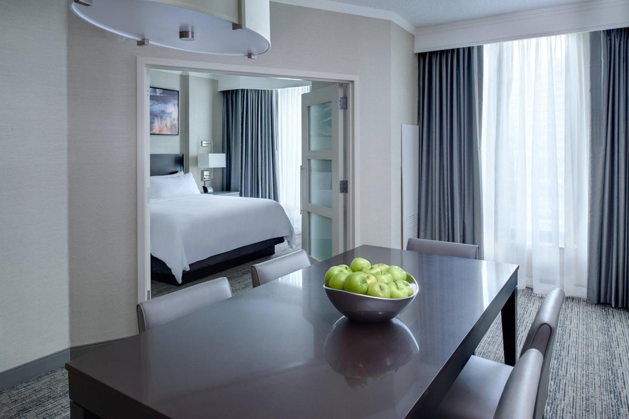 Chicago Marriott Suites O'Hare Роузмънт Екстериор снимка
